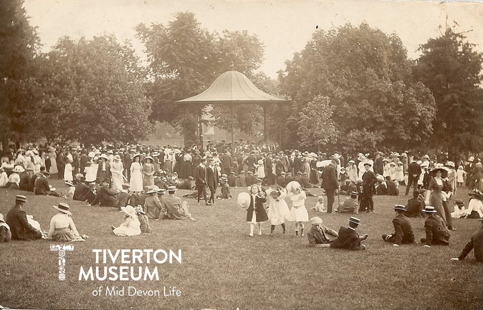 A busy day around the band stand in People's Park c.1900